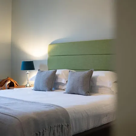 Spacious With Outstanding Views By Letmestay