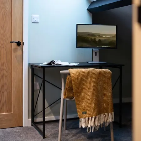 Spacious With Outstanding Views By Letmestay Daire *