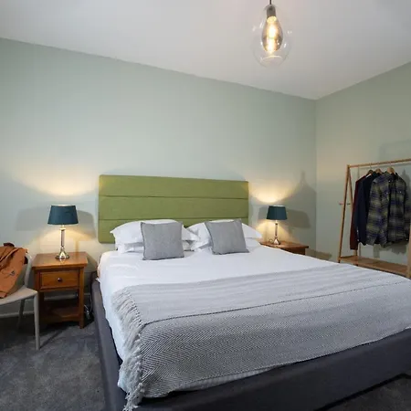 Spacious With Outstanding Views By Letmestay