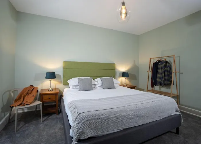 Spacious With Outstanding Views By Letmestay